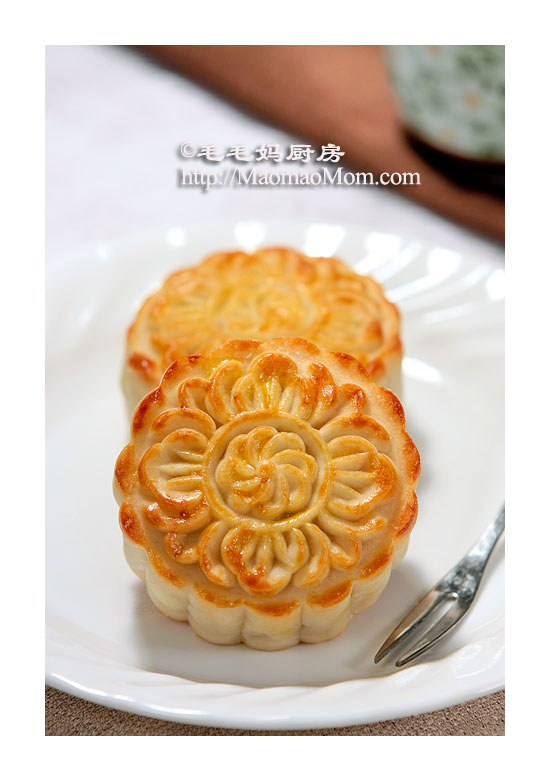 绿豆蓉广式月饼2 【Cantonese style mooncake with mung bean filling】