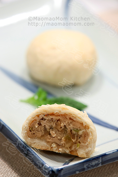 SuZhou-style mooncake with meat filling 榨菜鲜肉月饼