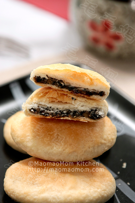  椒盐牛舌饼 Black sesame puff pastry cakes