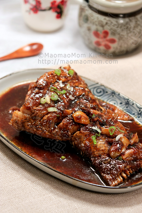  Braised fish in savory soy sauce 红烧鱼尾