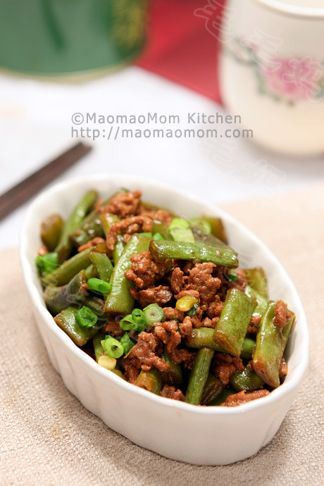  Braised flat beans and minced pork 肉末烧扁豆