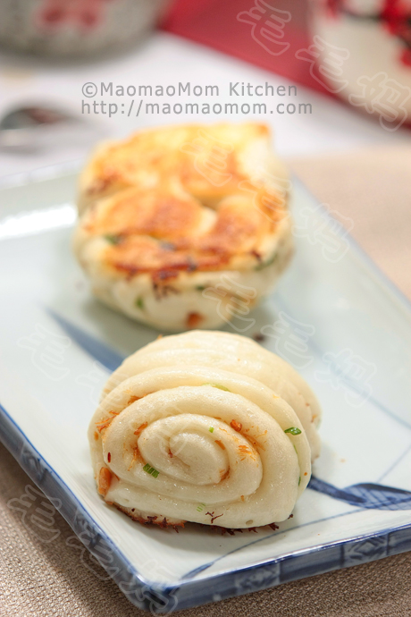  Chinese Pan Fried Scallion and Pork Floss Rolls 水煎葱香肉松花卷