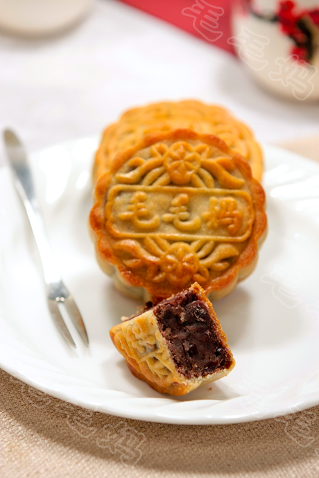 豆沙月饼Cantonese-style Mooncake with Red Bean Filling 