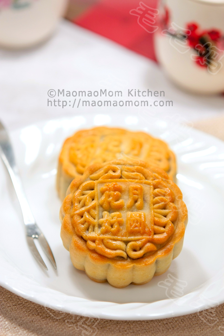 豆沙月饼Cantonese-style Mooncake with Red Bean Filling 