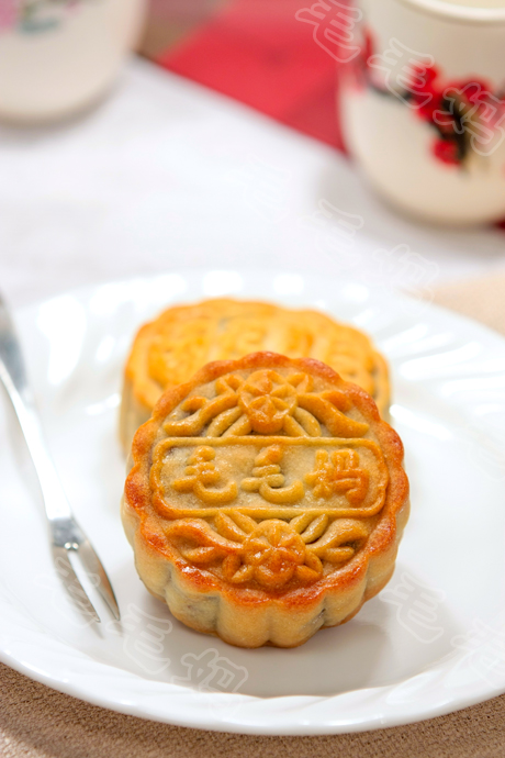 豆沙月饼Cantonese-style Mooncake with Red Bean Filling 