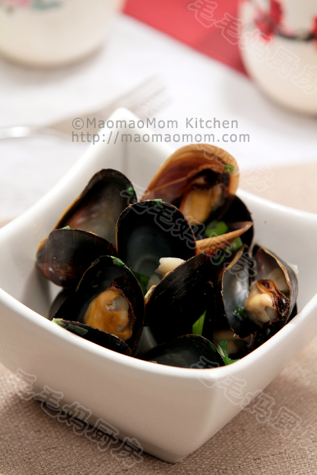  蒜蓉青口Stir fried mussels in garlic sauce