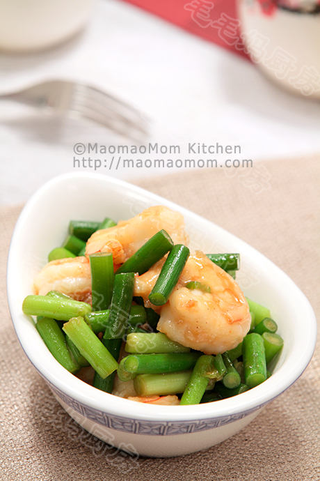  蒜苔炒虾仁Garlic scapes and shrimp stir fry