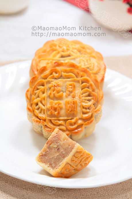  莲蓉广式月饼Cantonese style Mooncake with Lotus Seed Filling